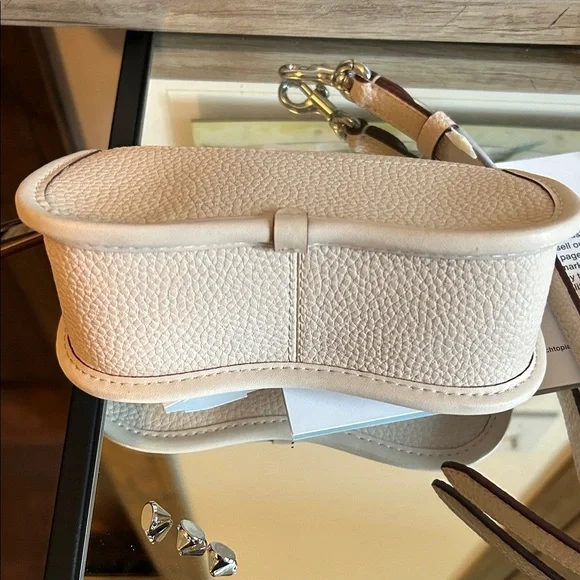 Coachtopia Ivory Leather Crossbody Bag - Picture 7 of 11